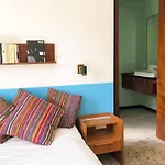 Esprit Moderniste Avec Piscine *