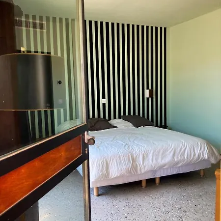 Villa Esprit Moderniste Avec Piscine