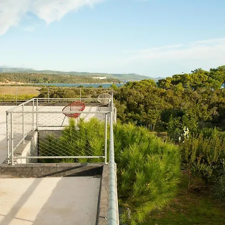 Esprit Moderniste Avec Piscine Villa