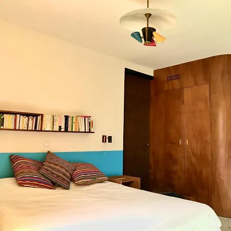 Esprit Moderniste Avec Piscine *