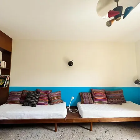 Villa Esprit Moderniste Avec Piscine *