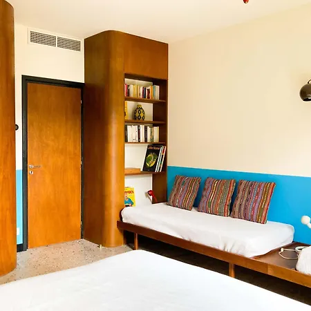 Villa Esprit Moderniste Avec Piscine