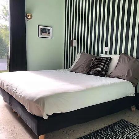 Esprit Moderniste Avec Piscine 빌라 보니파시오
