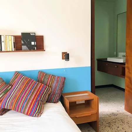 Esprit Moderniste Avec Piscine *