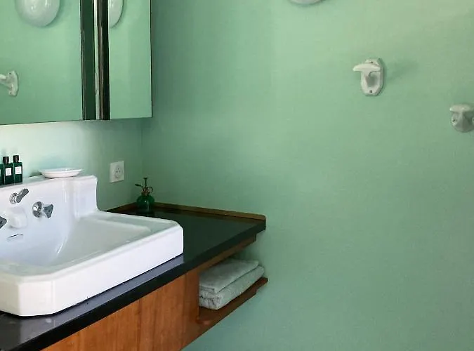 Villa Esprit Moderniste Avec Piscine *