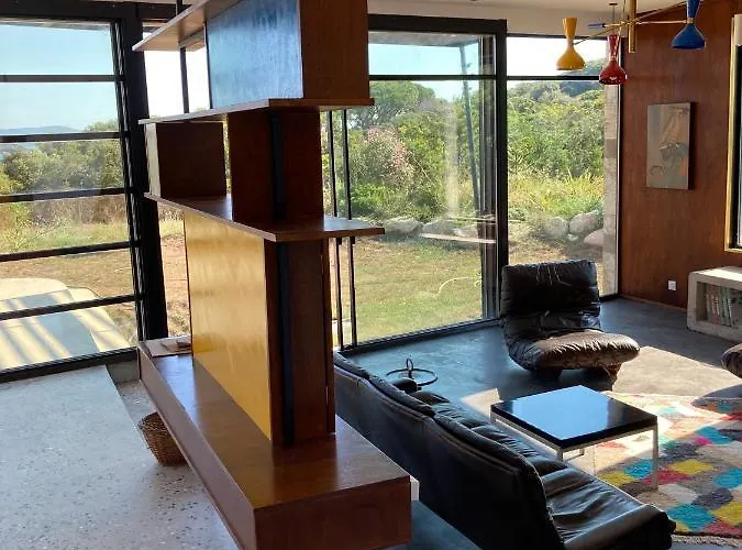 Esprit Moderniste Avec Piscine Villa