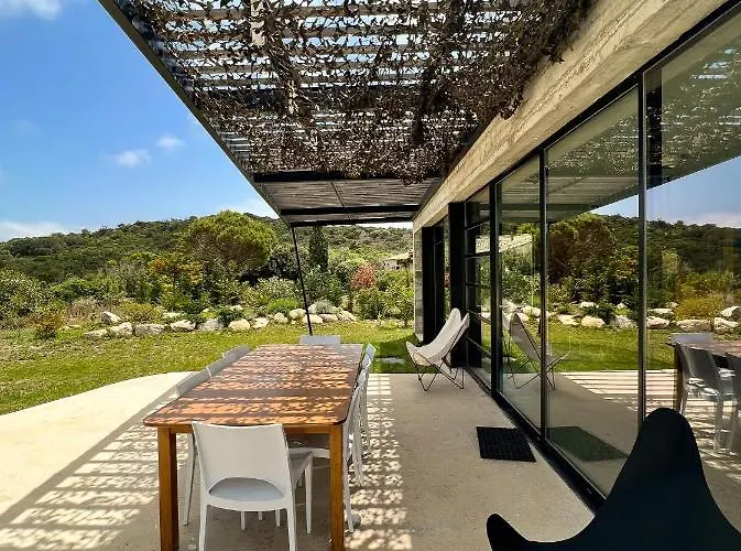 Esprit Moderniste Avec Piscine *