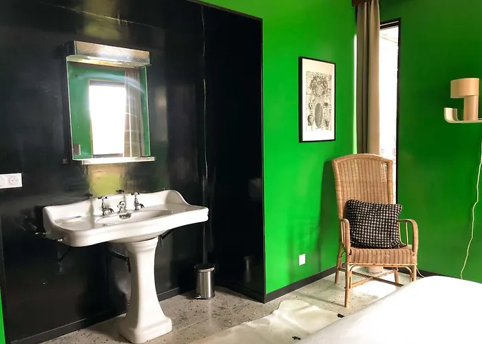 Esprit Moderniste Avec Piscine Villa