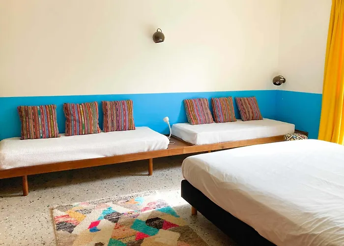 Esprit Moderniste Avec Piscine *