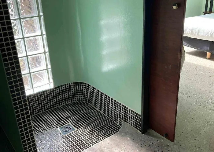 Esprit Moderniste Avec Piscine *